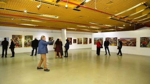 ארבעה חללים של 170 יצירות בגלריה לאמנות בעפולה.jpg