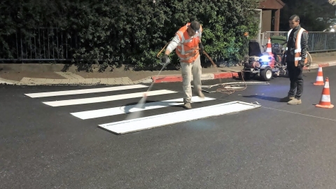 צביעה של מעברי חצייה.jpg