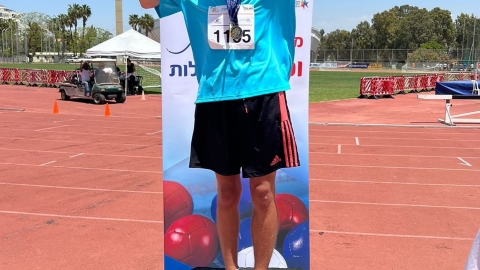 ליניר חזיזה על הפודיום.jpg