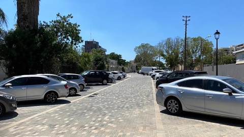 החינות החדשות ברחבו ריכארד קאופמן.jpg