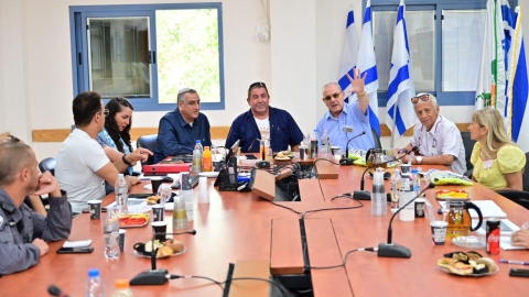 סיור וועדת הפרס בעפולה 2.jpg