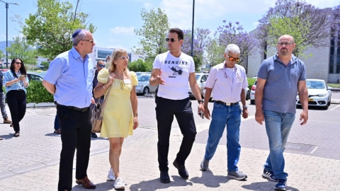 סיור וועדת הפרס בעפולה 1.jpg