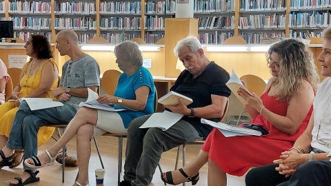 קבוצת כתיבת שירה למבוגרים הראשונה מסכמת שנה (1).jpg