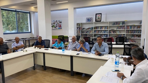 הוועדה שהתכנסה.jpg