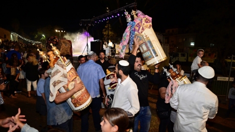 חגיגות סמחת תורה בעפולה.JPG