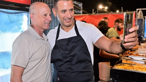 ראש העיר בסלפי עם השף אבי לוי.JPG