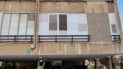 חיילי פיקוד העורף סוקרים מבנים בעפולה.jpg