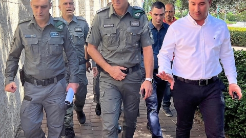 מפקד מגב במהלך הסיור בעפולה.jpg