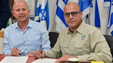 ראש העיר אבי אלקבץ ומנהל מרחב צפון שלי בן ישי.JPG