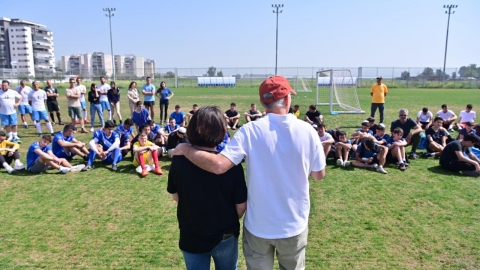 מפקד חיל הים לשעבר רם רוטנברג ובתיה אשכנזי מודים למשתתפים.jpg