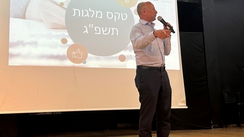 ראש העיר בטקס המלגות המסורתי.jpg