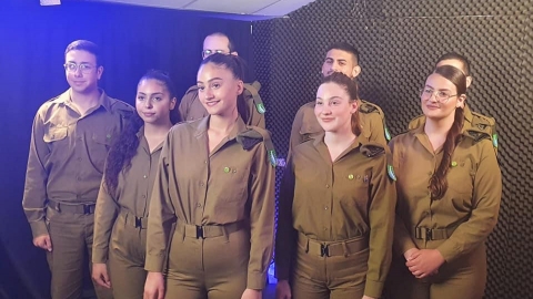 הזמרת אדגם בוחבוט בהקלת השיר הקודמת בעפולה.jpg