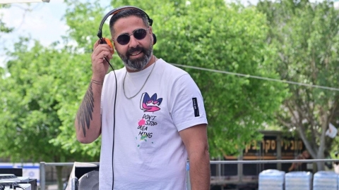 די גיי אלעד בורוס פתח את המסיבה-קרדיט רובי קוטר.jpg