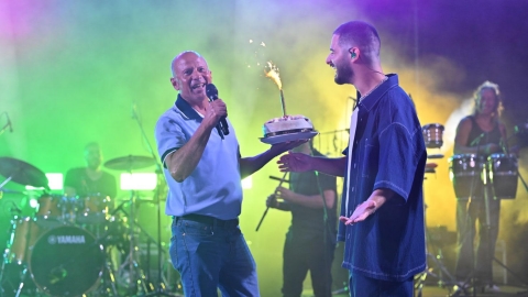 חגיגת יום הולדת הפתעה לזמר עדן חסון .jpg