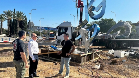 אלקבץ והאומן דניאל סופר.jpg