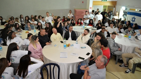 בני נוער רבים הגיעו למפגש עם שטרית שסיפר על פציעתו.JPG