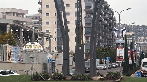 חנוכיה בשכונת רובע יזרעאל.jpg