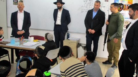 ראש העיר אבי אלקבץ ביקר באחת ההדרכות.JPG