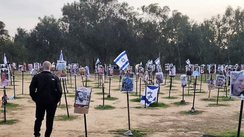 ראש העיר אלקבץ באתר המסיבה של נובה.jpg