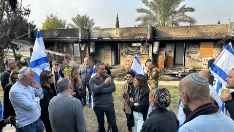 הנהלת עיריית עפולה בשכונת דור צעיר בכפר עזה.jpg