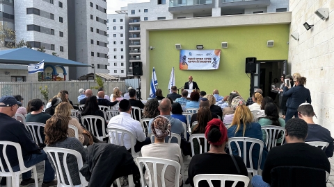 ראש העיר חונך את המבנה.jpg
