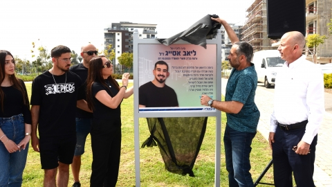 מסירים את הלוט מהשלט.JPG