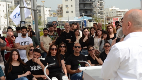 ראש העיר נושא דברים בטקס.JPG